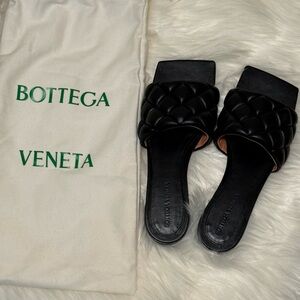 Authentic Bottega Veneta Black Quilted Padded Leather Sandals